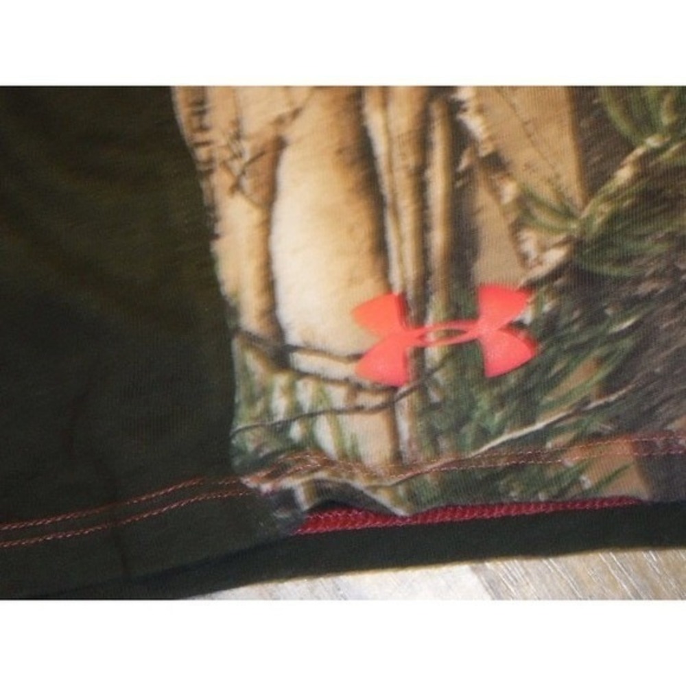 Under Armour HeatGear Camo Olive Green V Neck‎ Semi Fitted Top - Picture 3 of 5